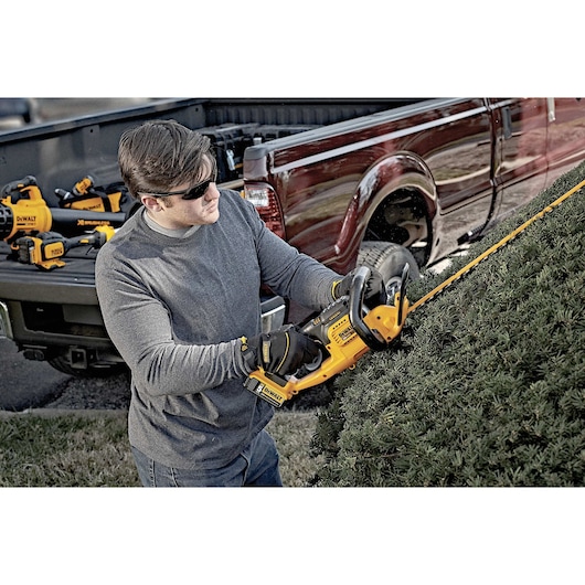 DEWALT 20V MAX* 22 in. Cordless Hedge Trimmer (Tool Only)