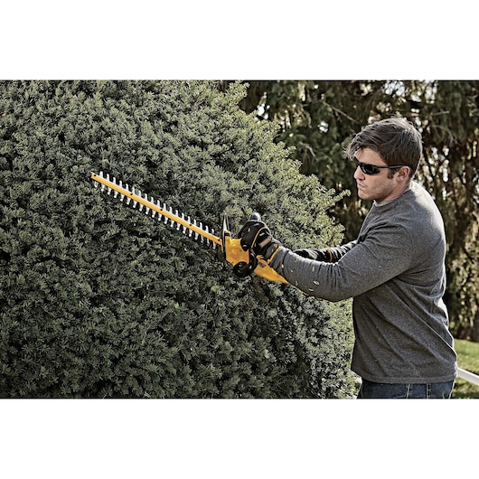 DEWALT 20V MAX* 22 in. Cordless Hedge Trimmer (Tool Only)
