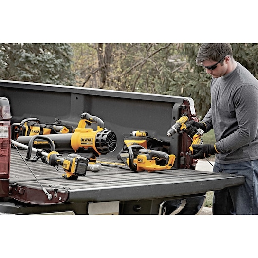 DEWALT 20V MAX* 22 in. Cordless Hedge Trimmer (Tool Only)