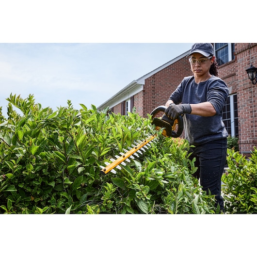 DEWALT 60V MAX* 26 in. Brushless Cordless Hedge Trimmer (Tool Only)