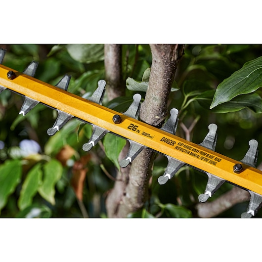 DEWALT 60V MAX* 26 in. Brushless Cordless Hedge Trimmer (Tool Only)