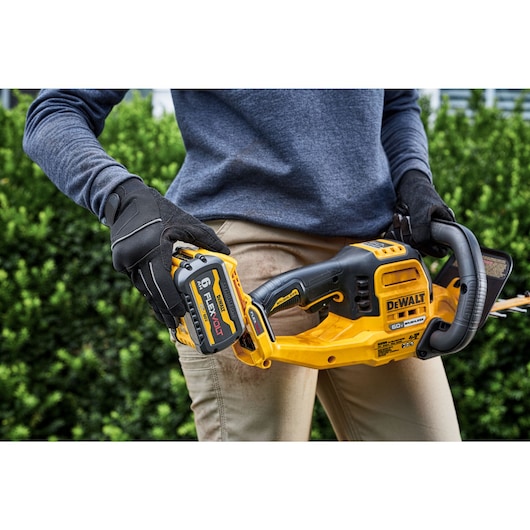 DEWALT 60V MAX* 26 in. Brushless Cordless Hedge Trimmer (Tool Only)