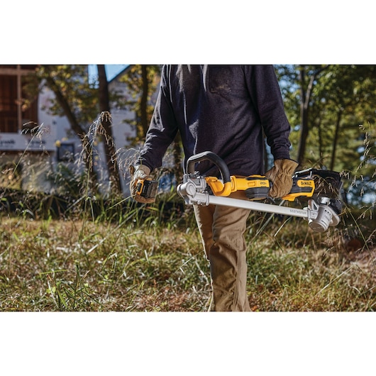 DEWALT 20V MAX* 14 in. Brushless Cordless Folding String Trimmer (Tool Only)