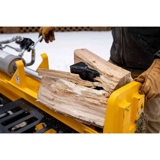 DEWALT 32 Ton 227cc Horizontal/Vertical Full Beam Hydraulic Log Splitter