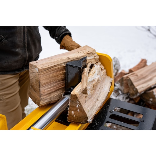 DEWALT 32 Ton 227cc Horizontal/Vertical Full Beam Hydraulic Log Splitter