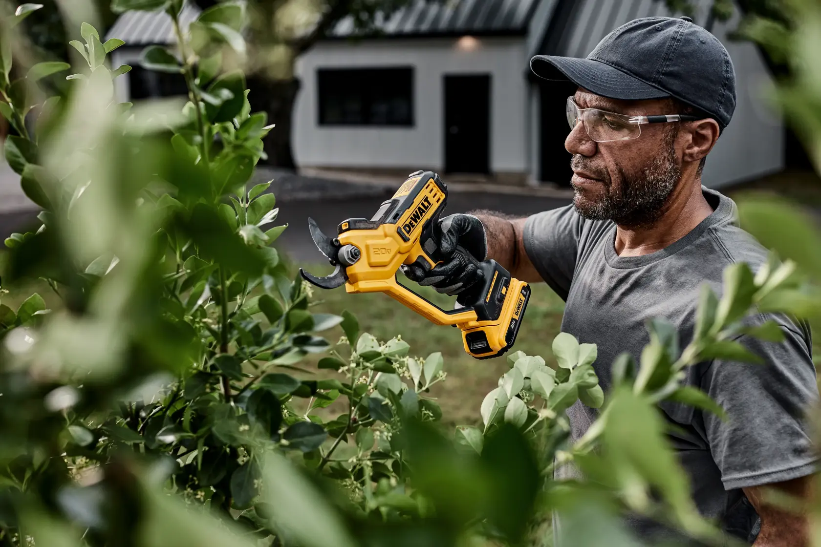 DEWALT® 20V MAX* 1-1/2-in. Cordless Pruner (Tool Only)