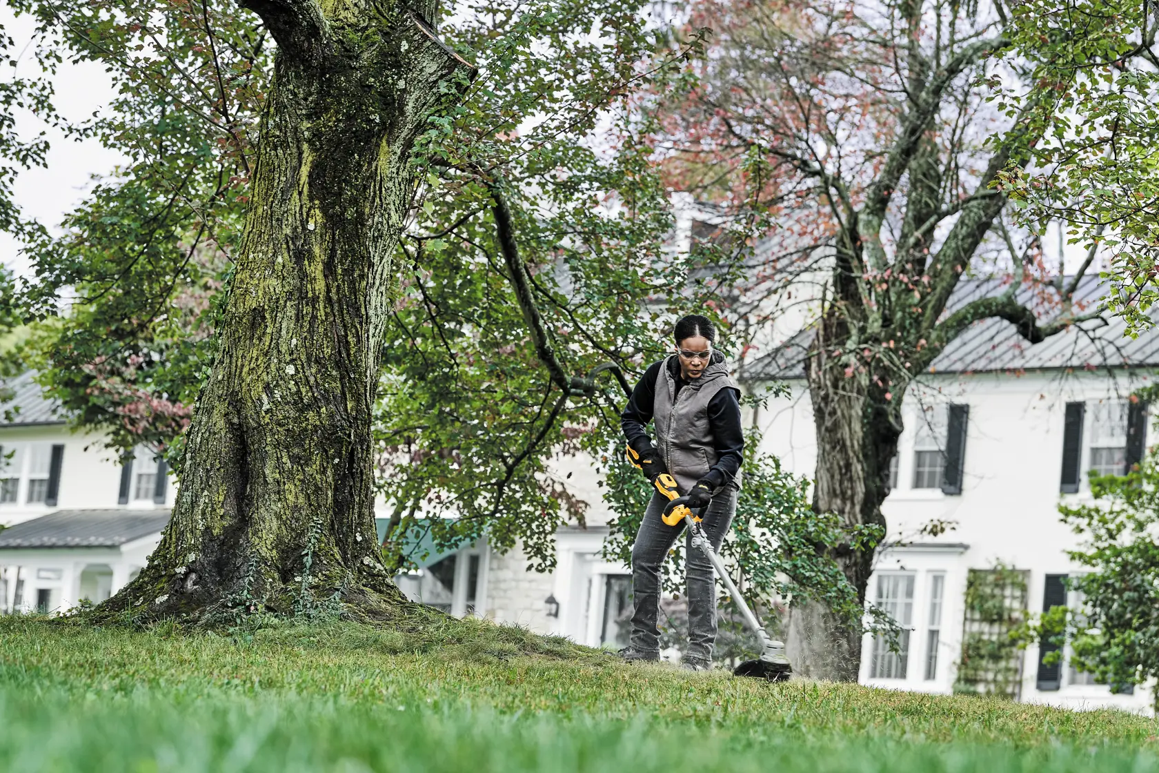 DEWALT® 20V MAX* 14-in. Brushless Cordless Folding String Trimmer (Tool Only)