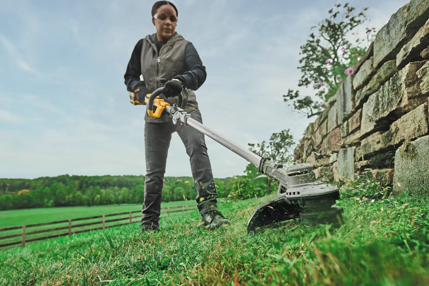 DEWALT® 20V MAX* 14-in. Brushless Cordless Folding String Trimmer (Tool Only)