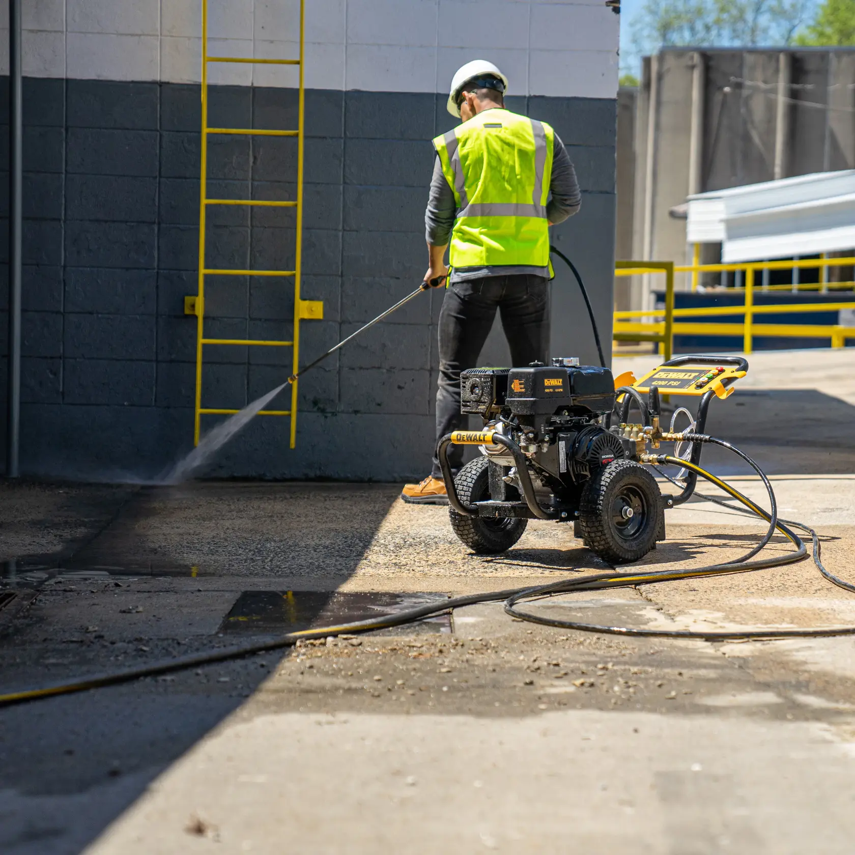 DEWALT® 4200 PSI 4.0 GPM Gas Pressure Washer with Honda® Engine and AAA Triplex Plunger Pump (Tool Only)