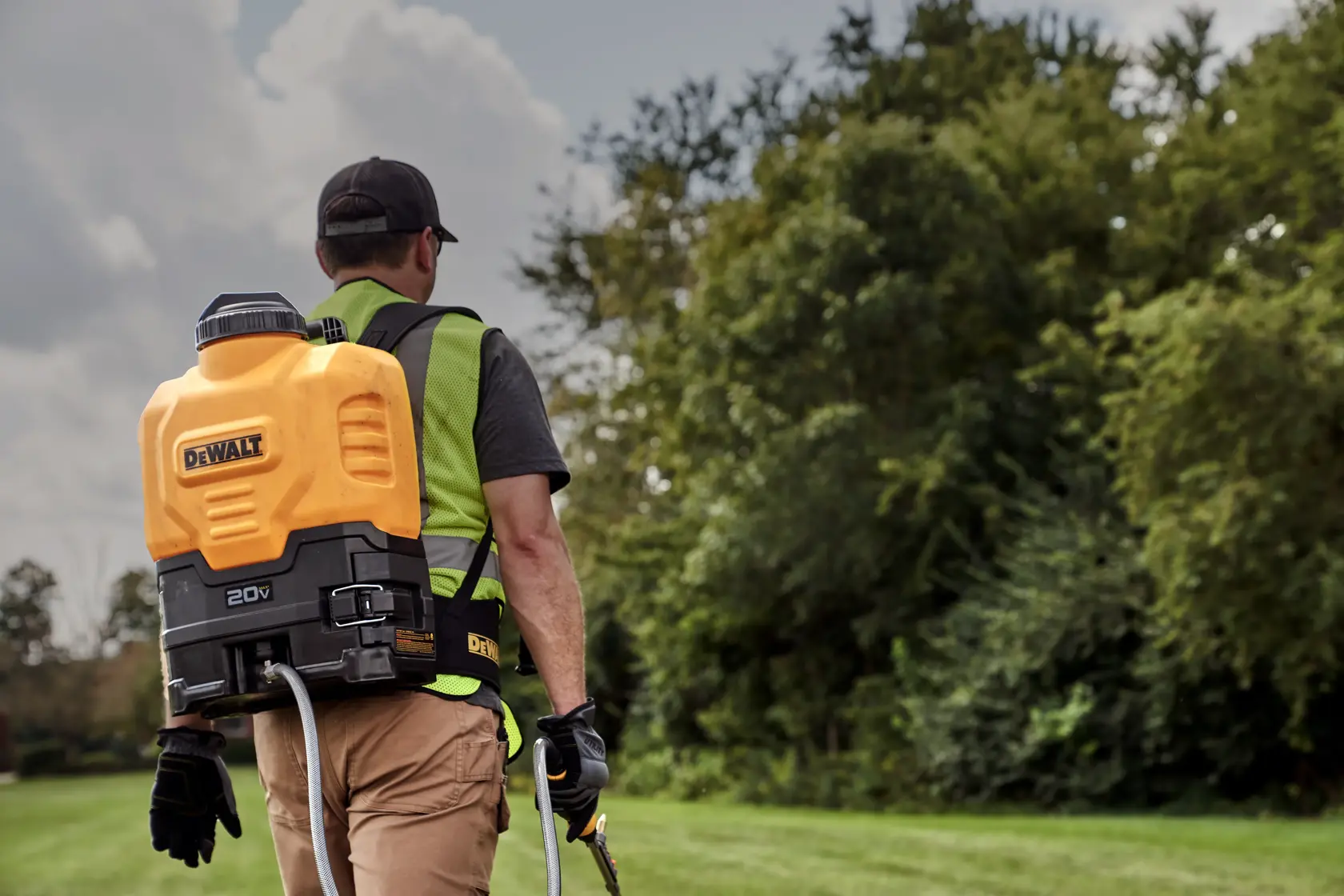 DEWALT® 4 gal. Cordless Backpack Sprayer
